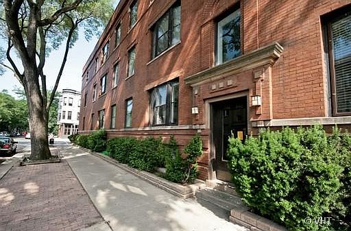 1st image of 946 W Oakdale Ave #2