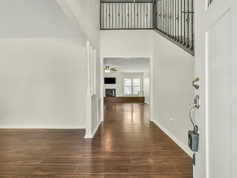 12011 Kirknoll Dr — Photo 8