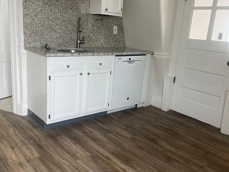 277 Lafayette St #3R — Photo 2