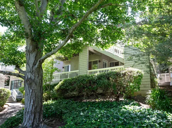 699 Manresa Ln, Los Altos, CA 94022