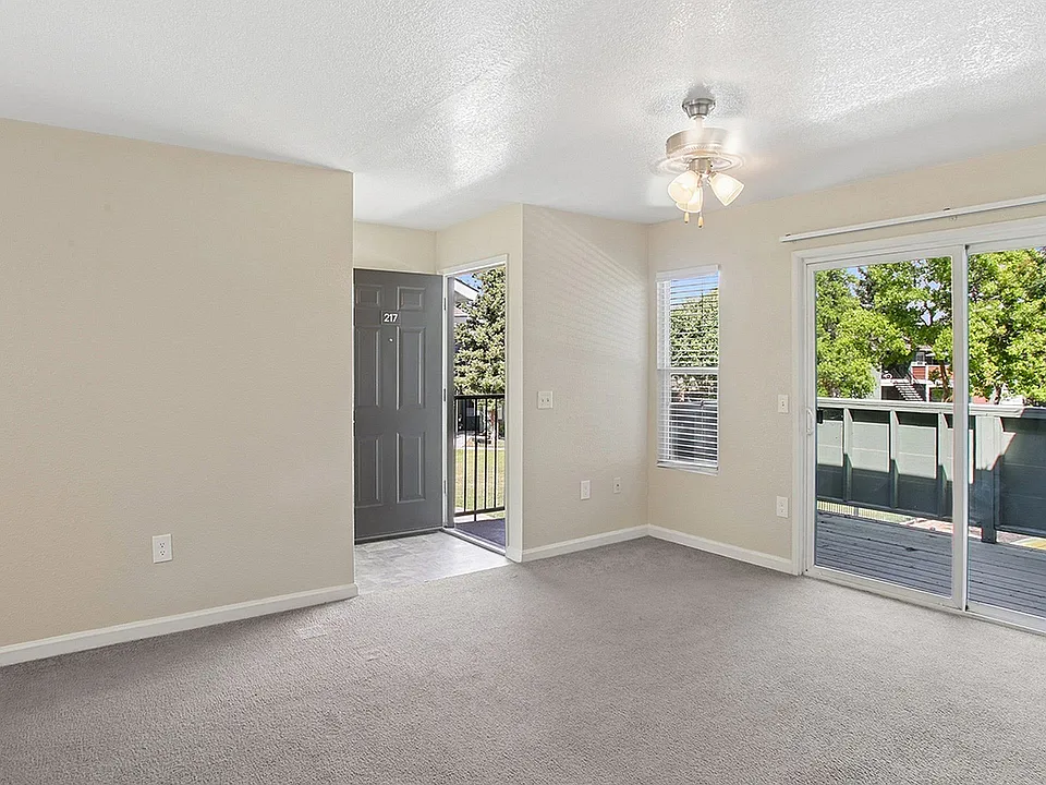 Living Room | Canyon Springs