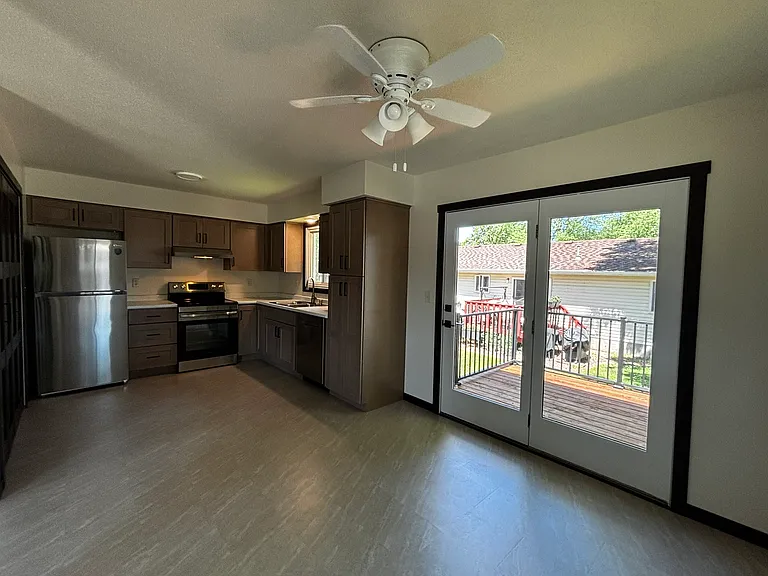 Kitchen & Dining