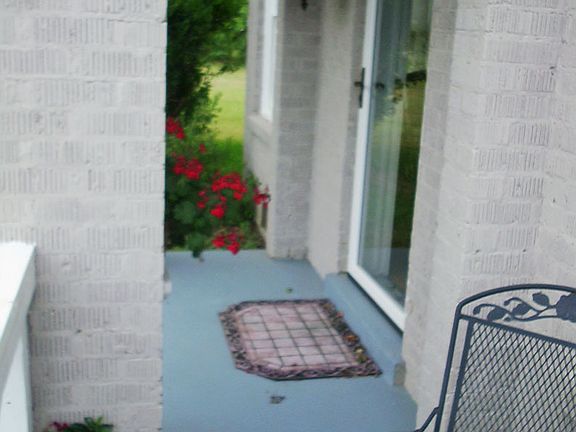 Front porch entrance to LR