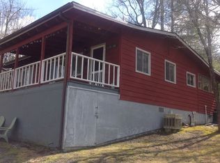 32 N Pine Log Ln, Warne, NC 28909
