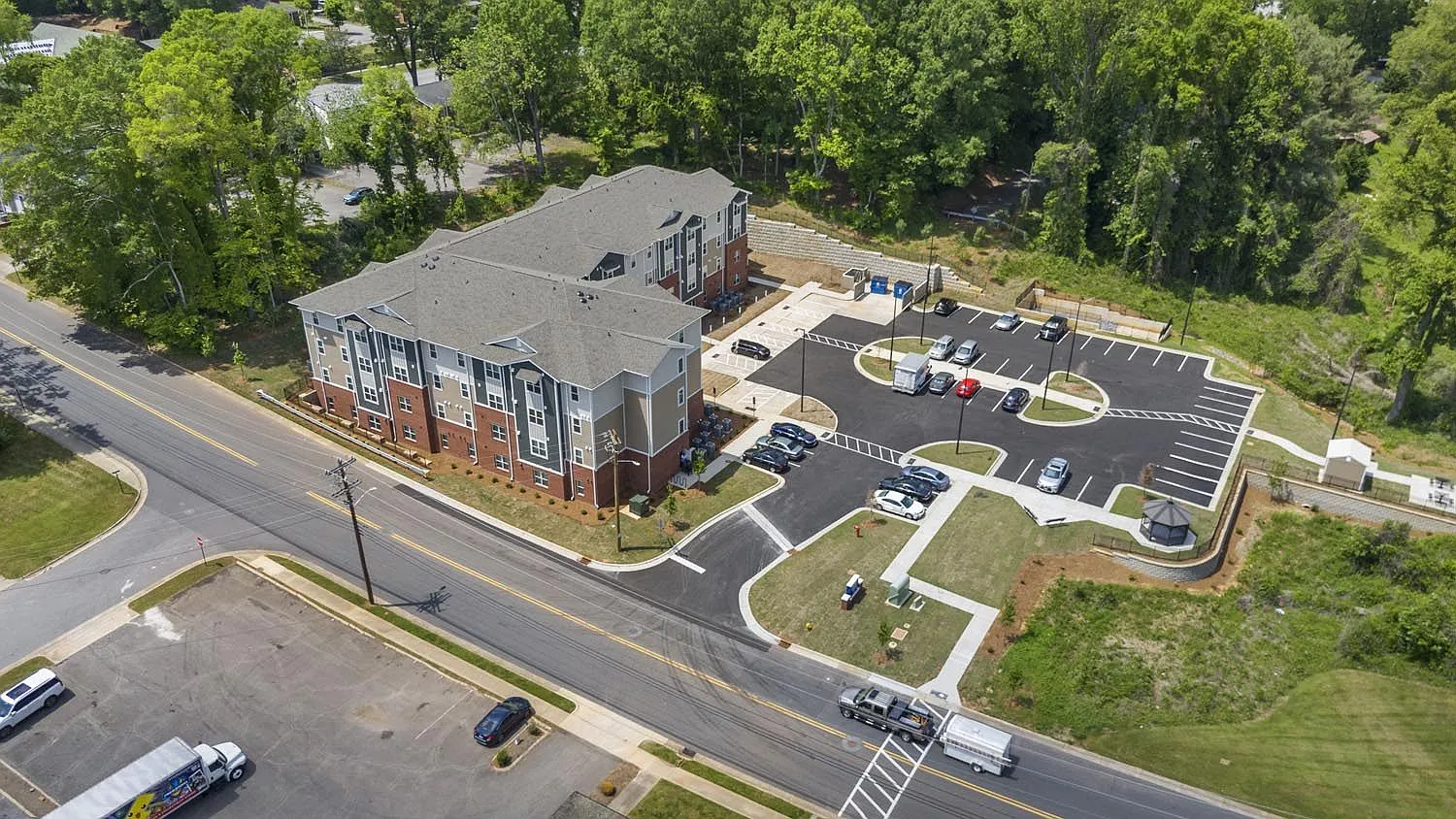 Bluebird Commons — Photo 2