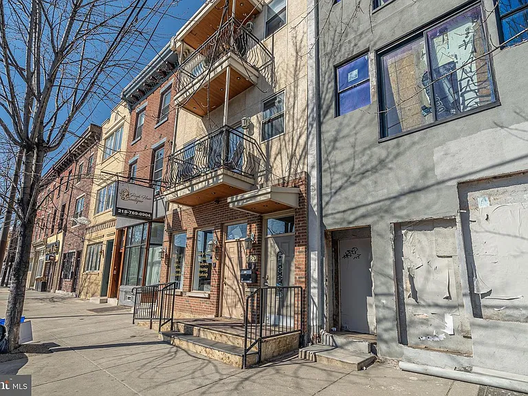 329 W Girard Ave #2 — Photo 2
