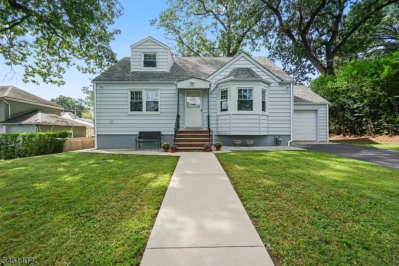 1st image of 15 Oak Ridge Ave