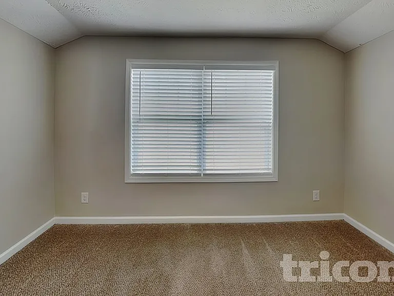 549 Medallion Cir — Photo 11