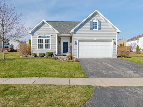 3159 Peacock Cir, Macedon, NY 14502