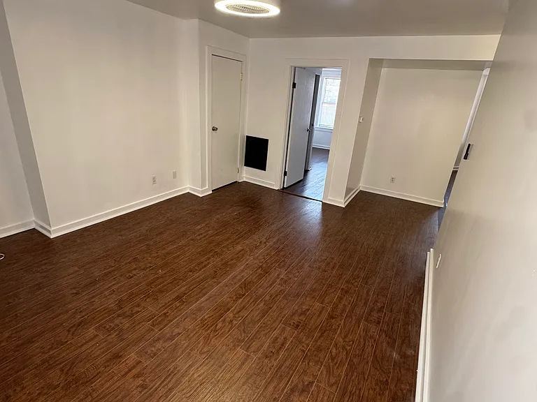2318 Jane St #3 — Photo 8