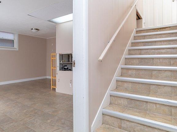 5th image of 2204 38th St SW