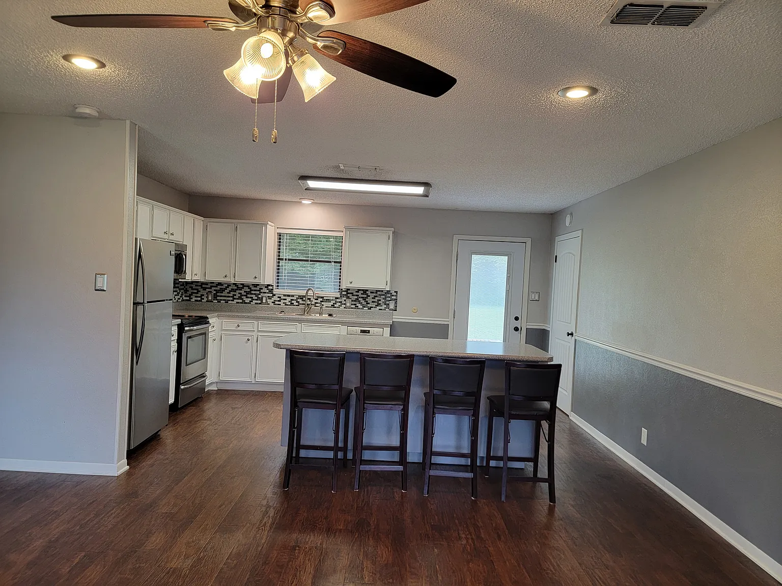 3 bed, 1251 sqft, $1,595 — Photo 3