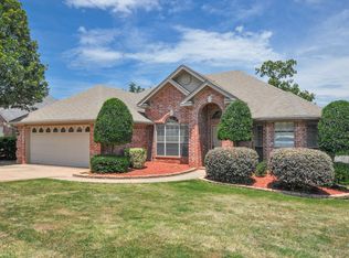 45 W Point Dr, Maumelle, AR 72113