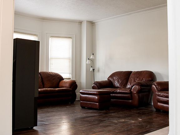 4th image of 11424 Ashbury Ave