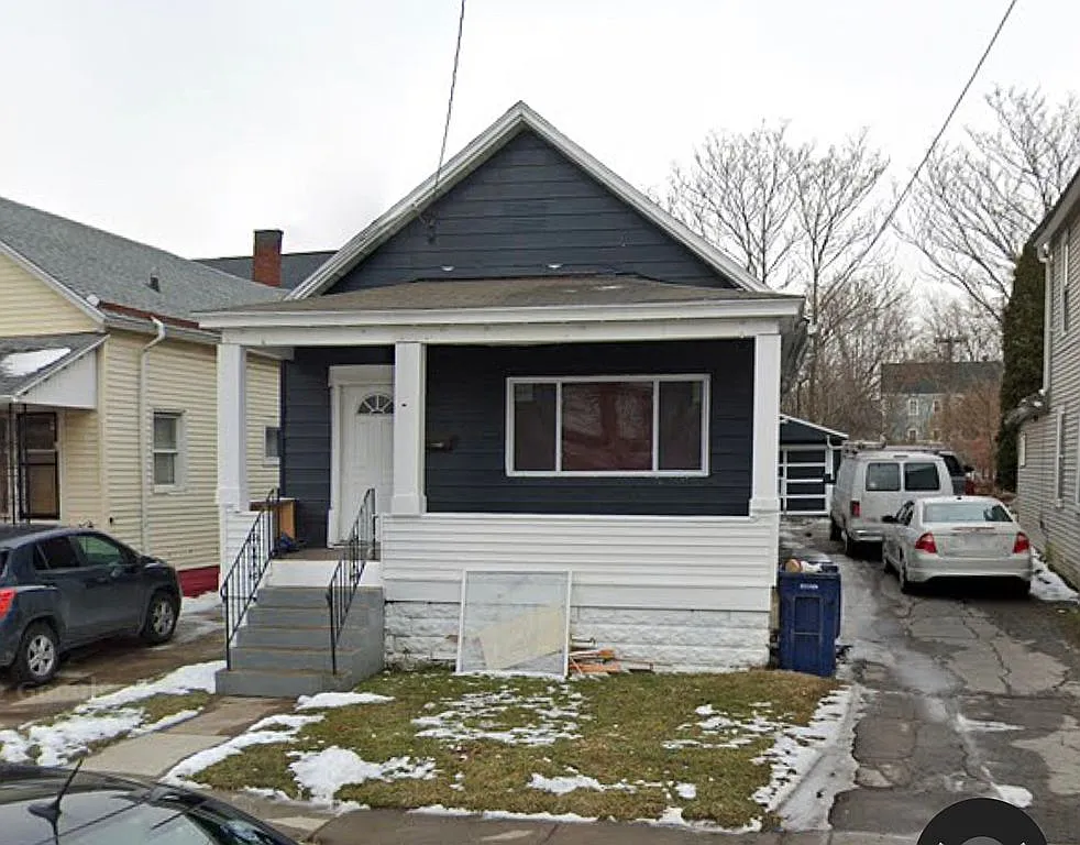 279 Dewitt St photo 1