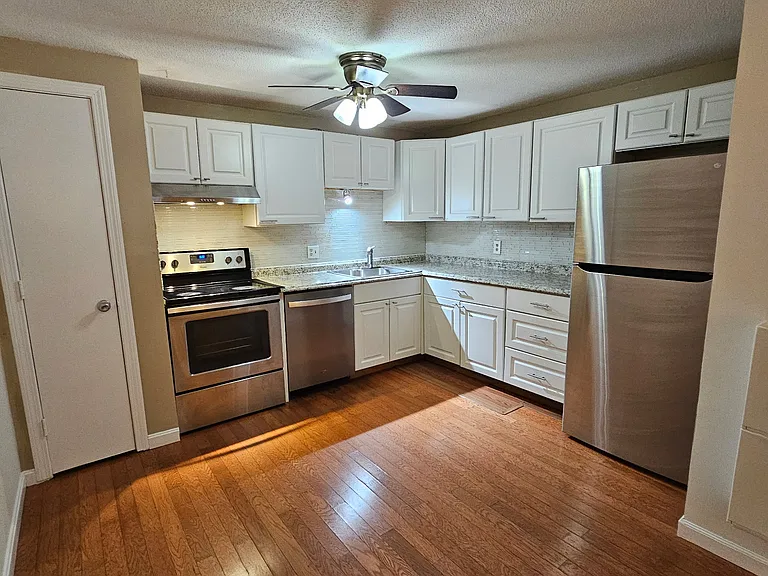 102 White Cedar Blvd #102 — Photo 2