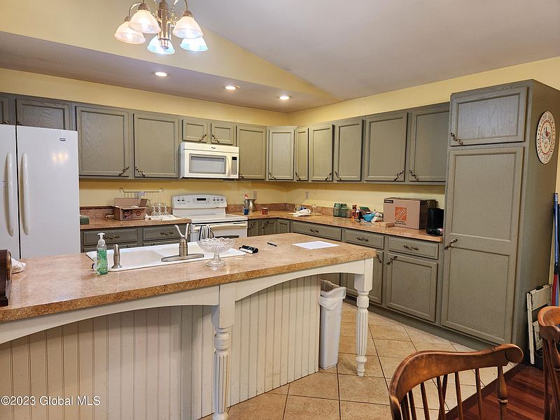 3rd image of 4529 Burnett Street