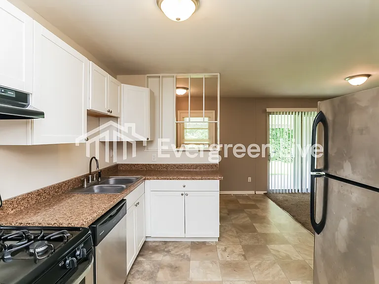774 Crowden Dr — Photo 7