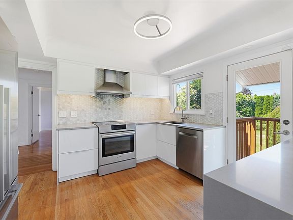 2nd image of 3026 Larkdowne Rd
