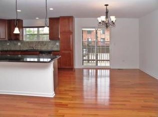 1375 E Central Rd, Arlington Heights, IL 60005