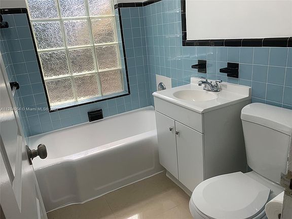 5th image of 1210 NE 132nd St #0