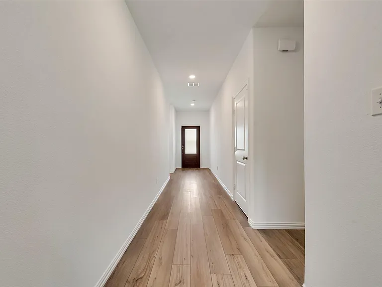 1109 Sassafras Dr — Photo 5