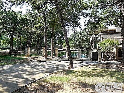 5th image of 641 Pioneer Cir E