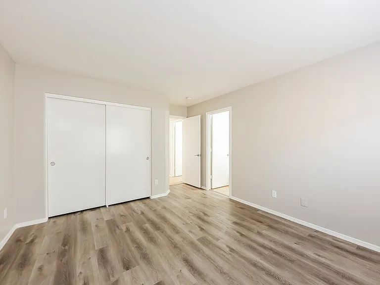 12430 W Valentine Ave — Photo 11