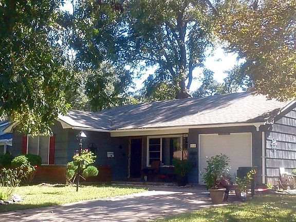3rd image of 312 Wisteria St