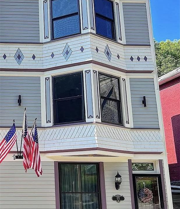 1st image of 171 W Broadway
