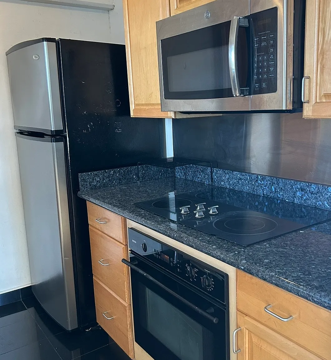 2 bed, 1.5 bath, 719 sqft, $2,500 — Photo 3