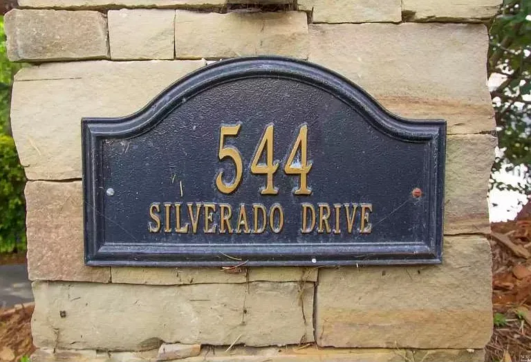 544 Silverado Dr — Photo 2