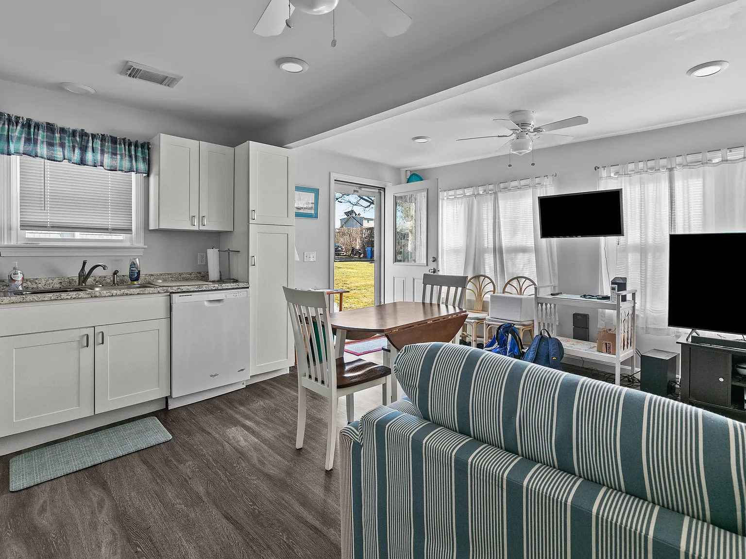 1 bed, 1.5 bath, 688 sqft, $1,800 — Photo 4