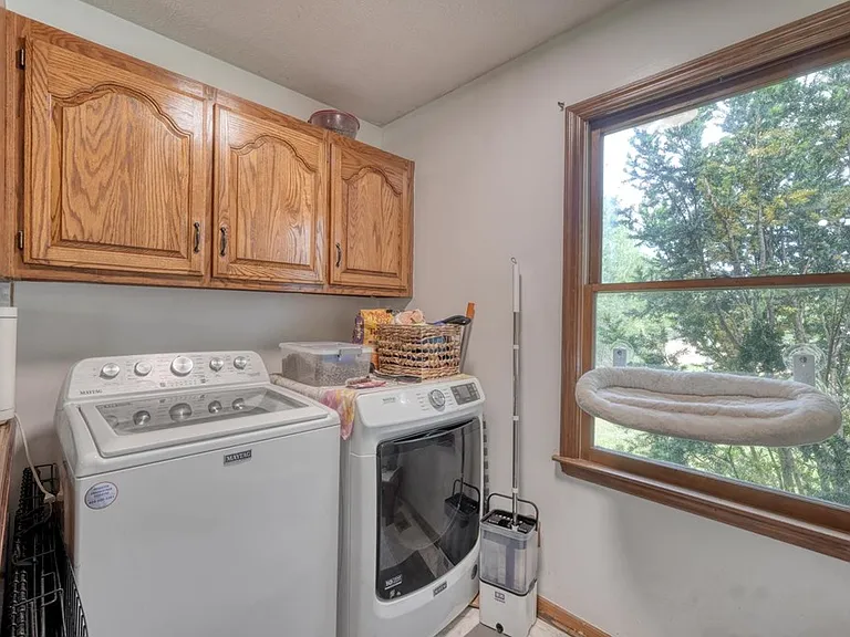 1085 Jones Creek Rd — Photo 20