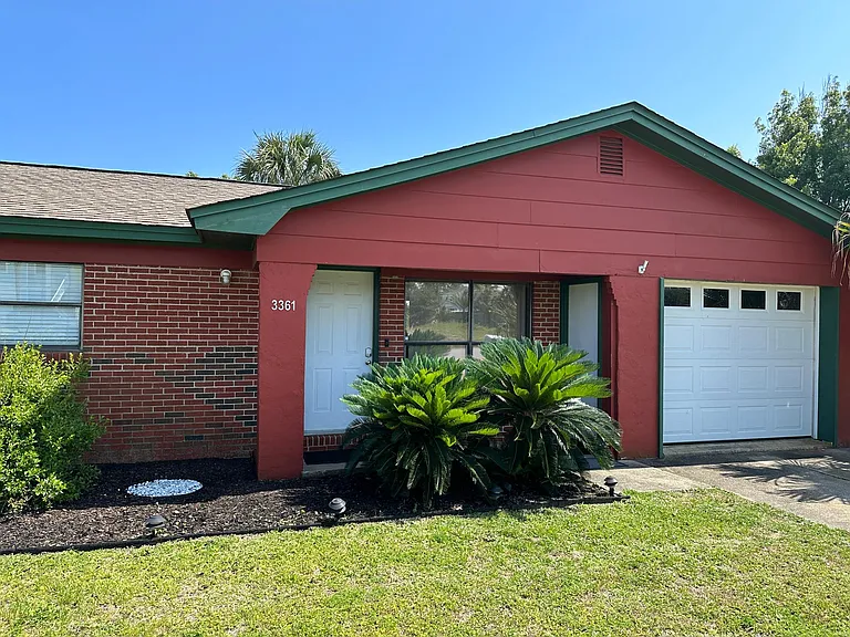 Laurel Dr — Photo 23