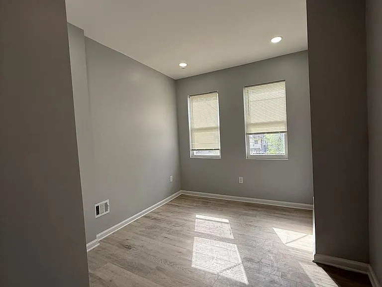 1806 N Mount St — Photo 29