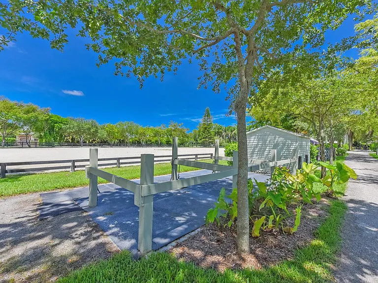 2040 Appaloosa Trl — Photo 16