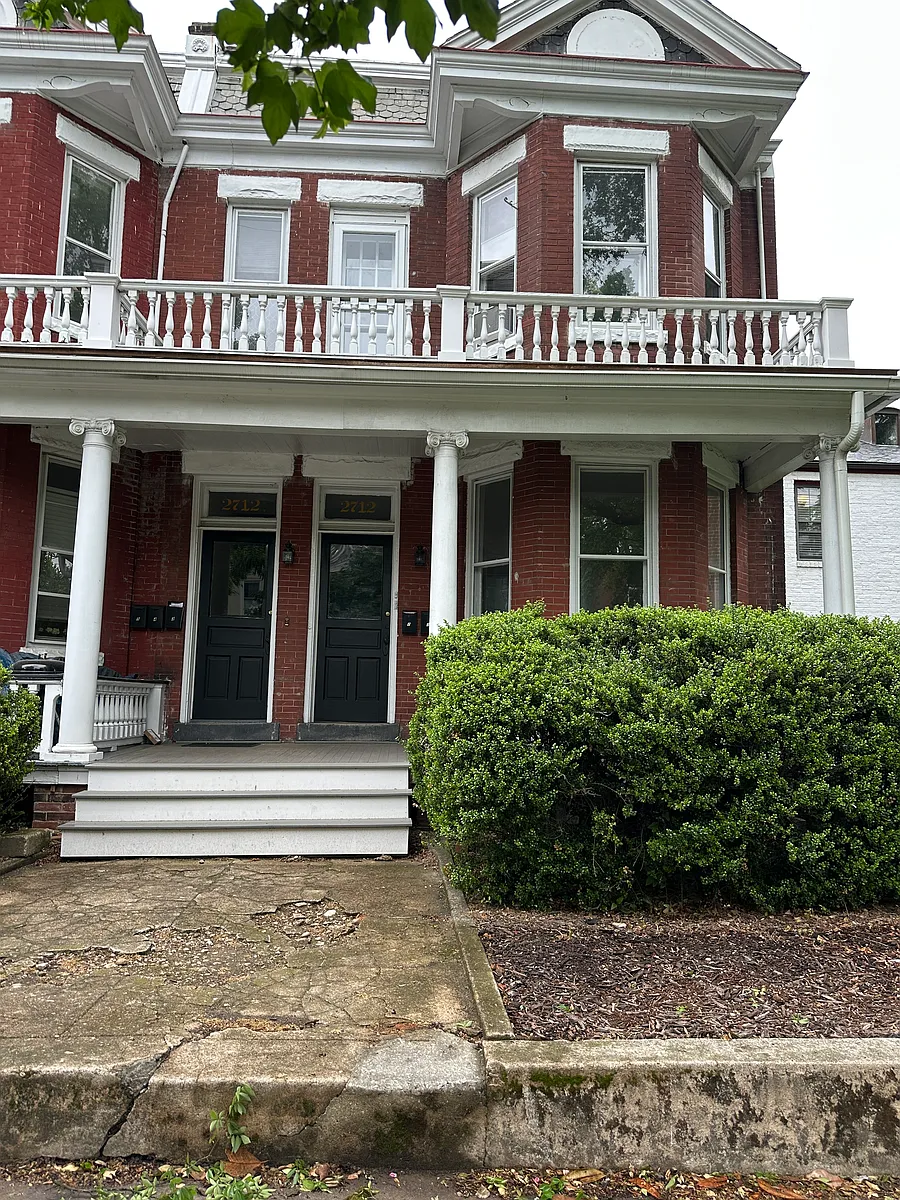 Building Photo - 2712 E Broad St #1
