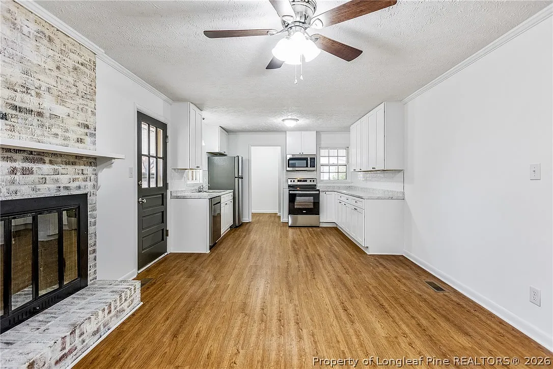 3 bed, 1.0 bath, $1,325 — Photo 4