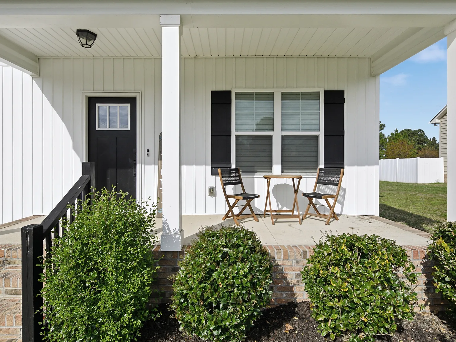 3 bed, 2467 sqft, $2,400 — Photo 4