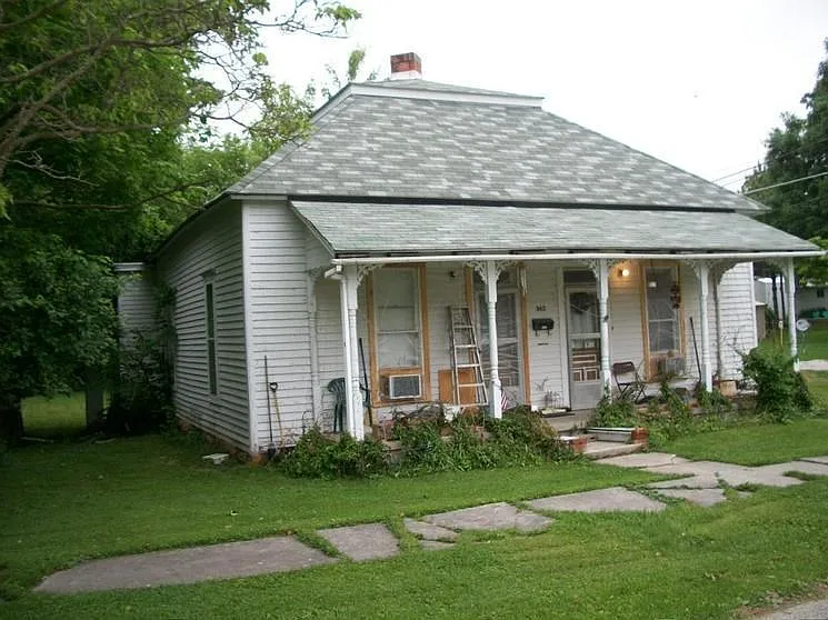 342 E Adams St photo 1