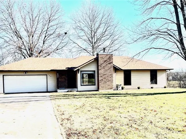 204 Stayton Dr, Clinton, MO 64735