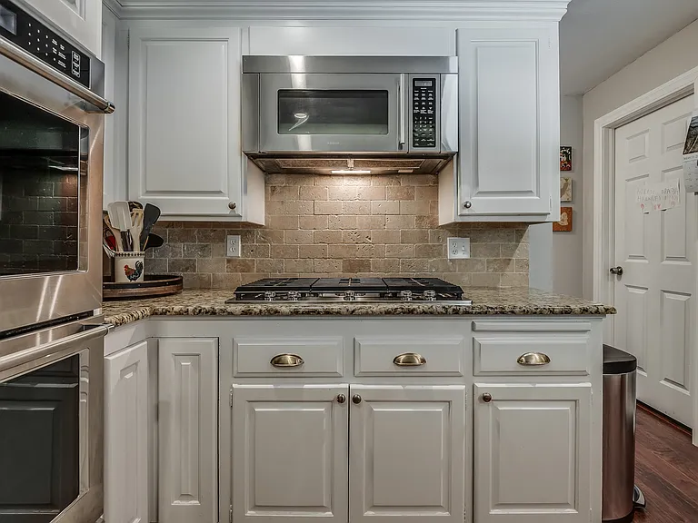 11105 Leaning Elm Rd — Photo 16
