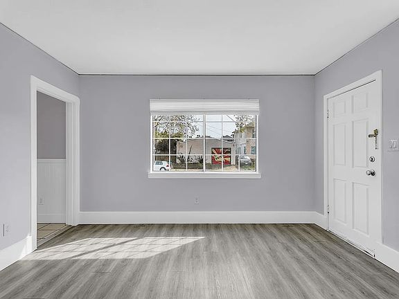 5th image of 840 55th St APT 1