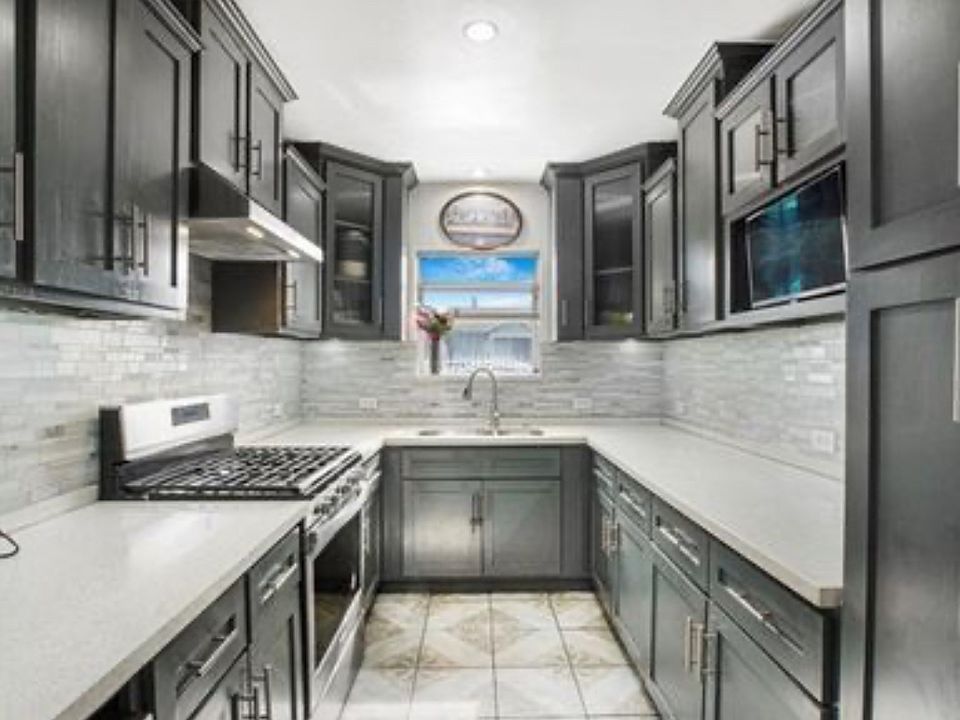 1st image of 1119 W 65th Pl