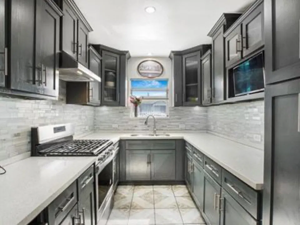 1119 W 65th Pl