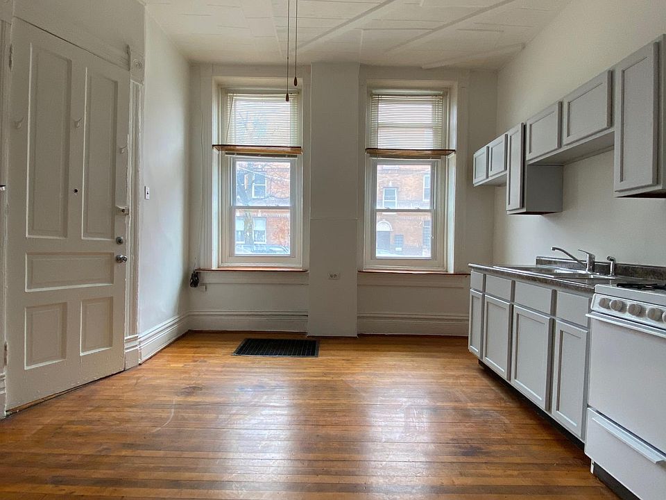2nd image of 3325 S Morgan St #1M