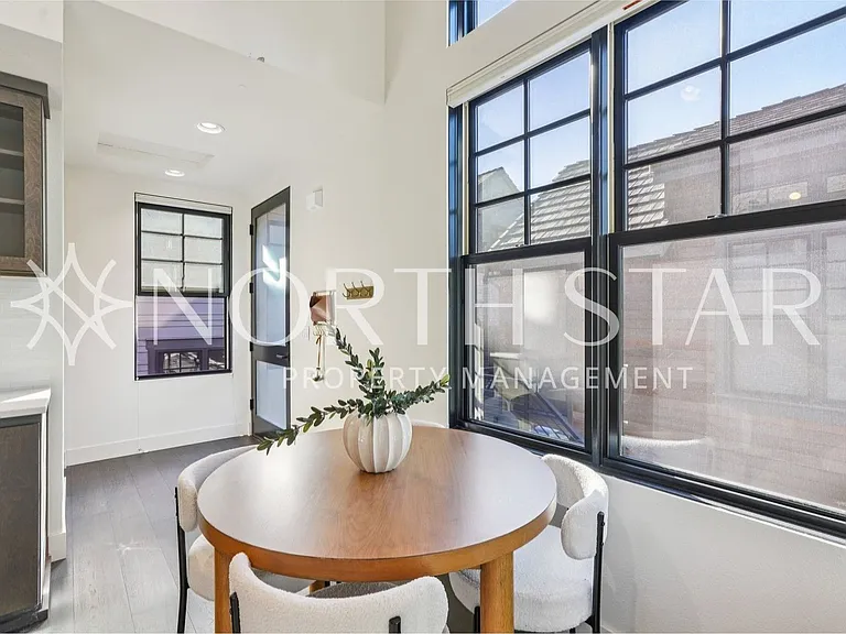 566 4th St — Photo 33