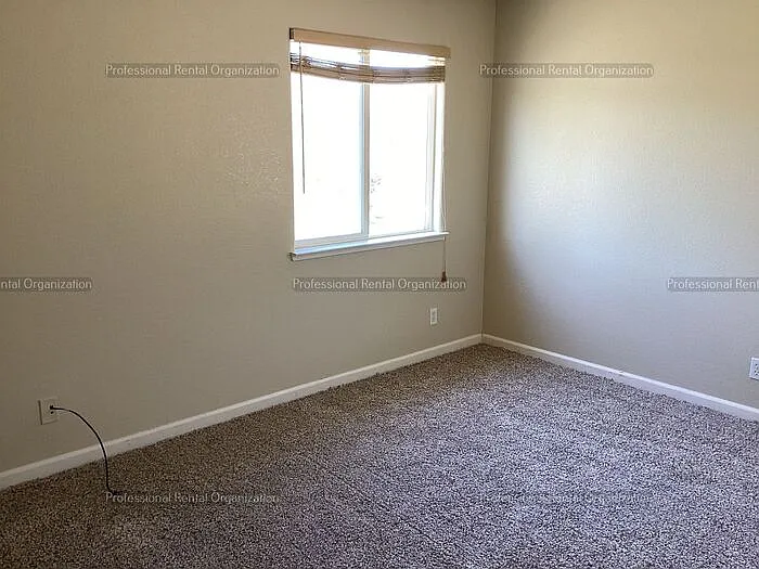 2921 W Creek Ln — Photo 21