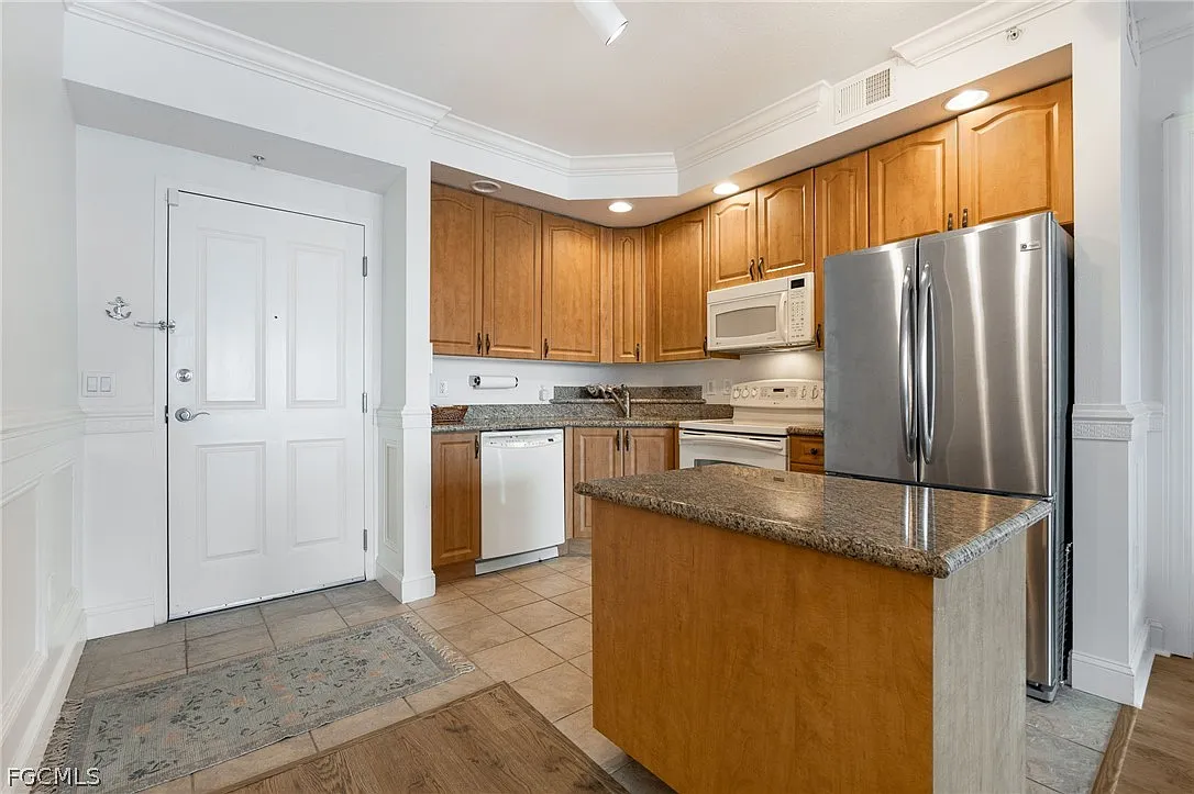 2 bed, 2.5 bath, 1003 sqft, $2,050 — Photo 4